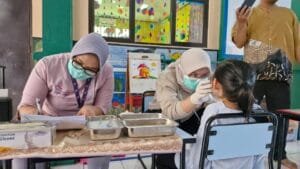 TIM RSPJ CEK KESEHATAN GIGI SISWA-SISWI TKIT CIKAL HARAPAN 3